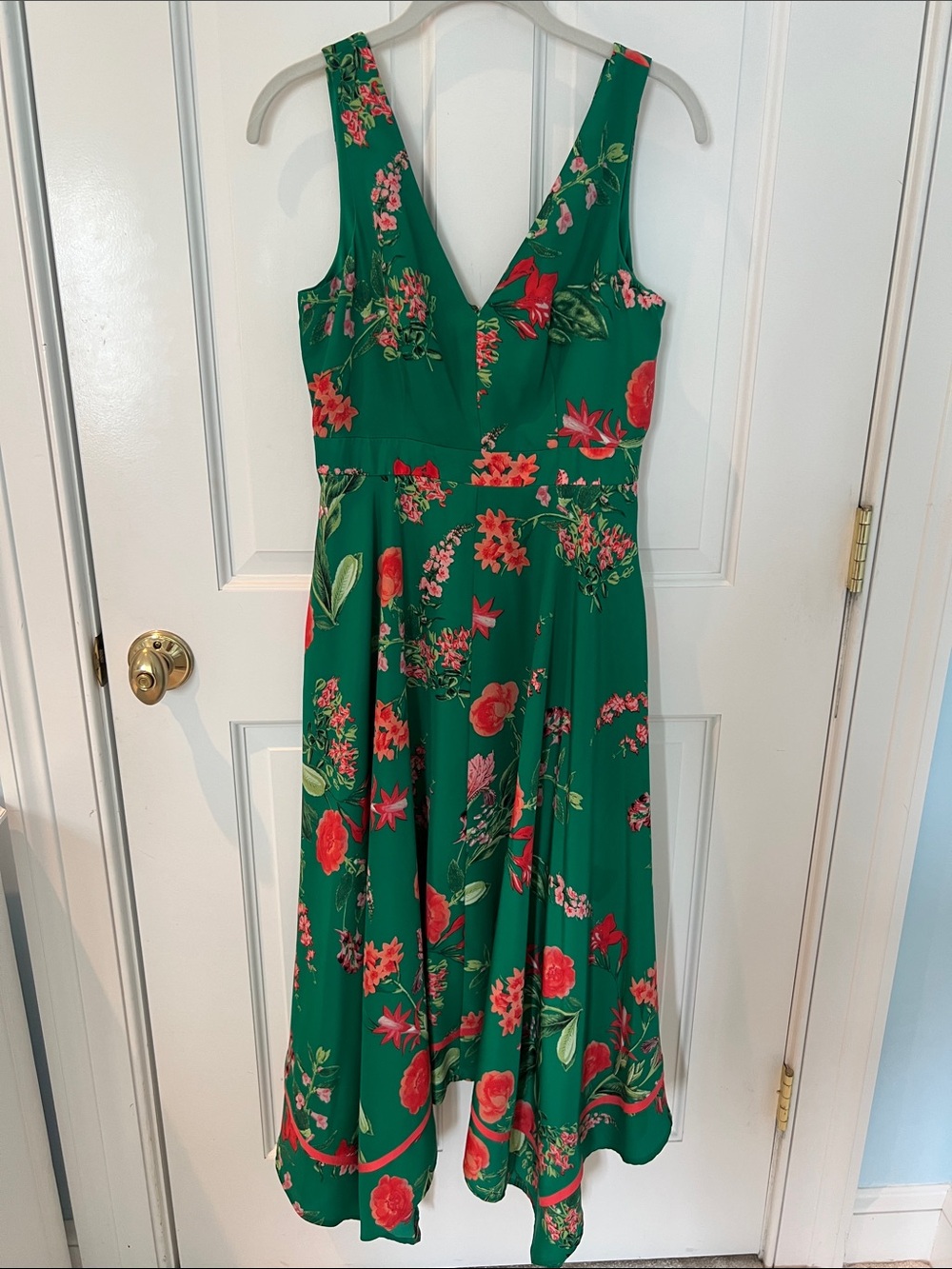 Vince Camuto Green Floral V-Neck Midi Dress with Red & Pink Blooms